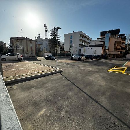 Appartamento Con Posto Auto Privato A Marina Centro Mare Rimini Kültér fotó